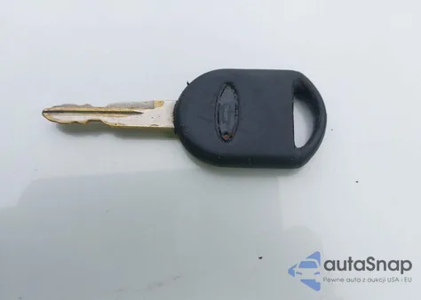 2005 Ford Escape Xls z USA, uszkodzony, nr VIN 1FMYU02Z95KA74463